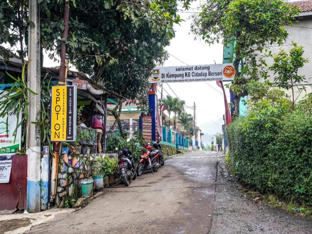 Oyo Homes 90917 Eco Tourism Geopark Padalarang Homestay Syariah Bandung Exterior foto